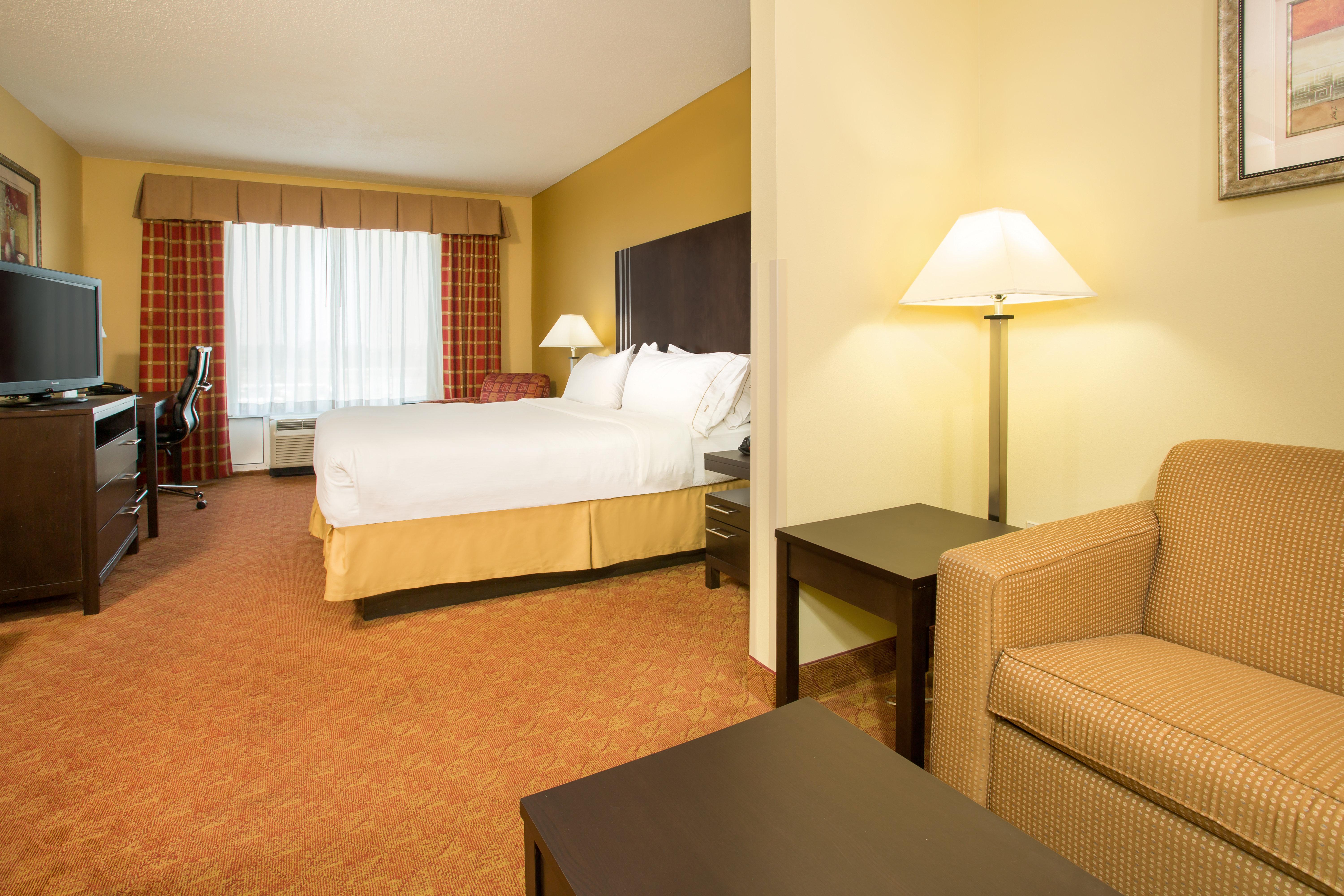 Holiday Inn Express Hotel & Suites Richmond By Ihg Exterior photo