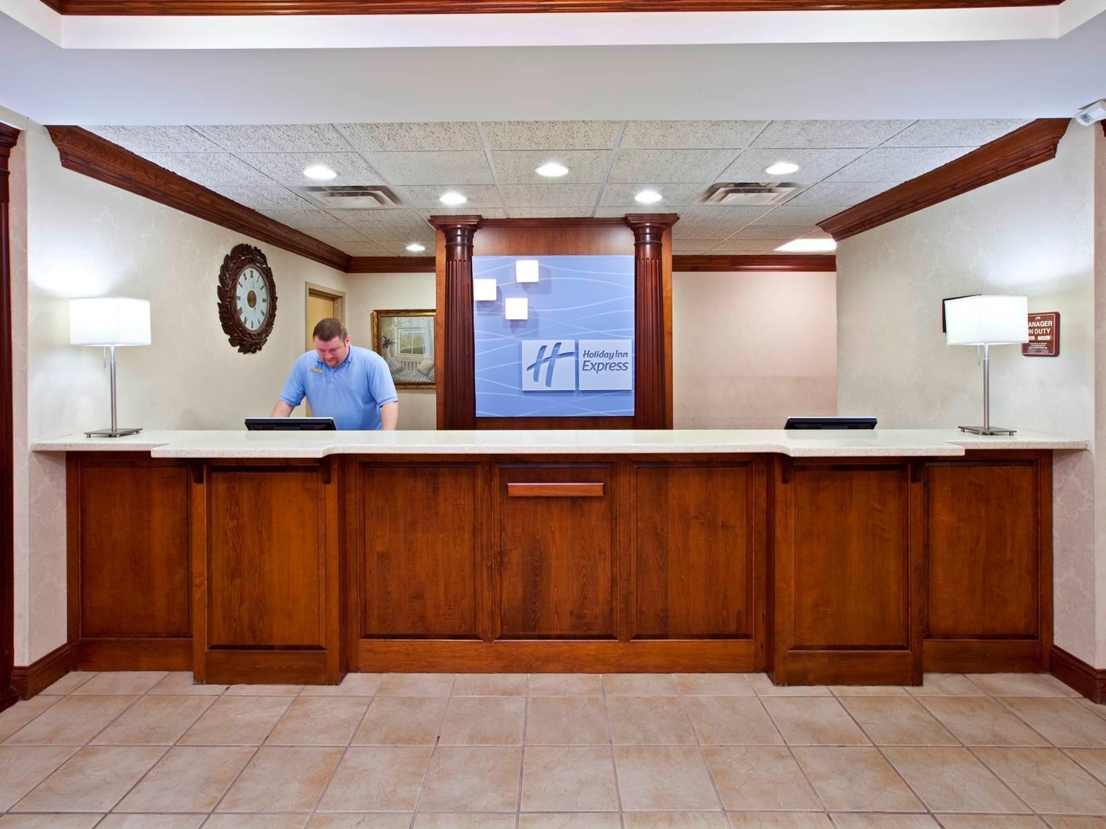 Holiday Inn Express Hotel & Suites Richmond By Ihg Exterior photo