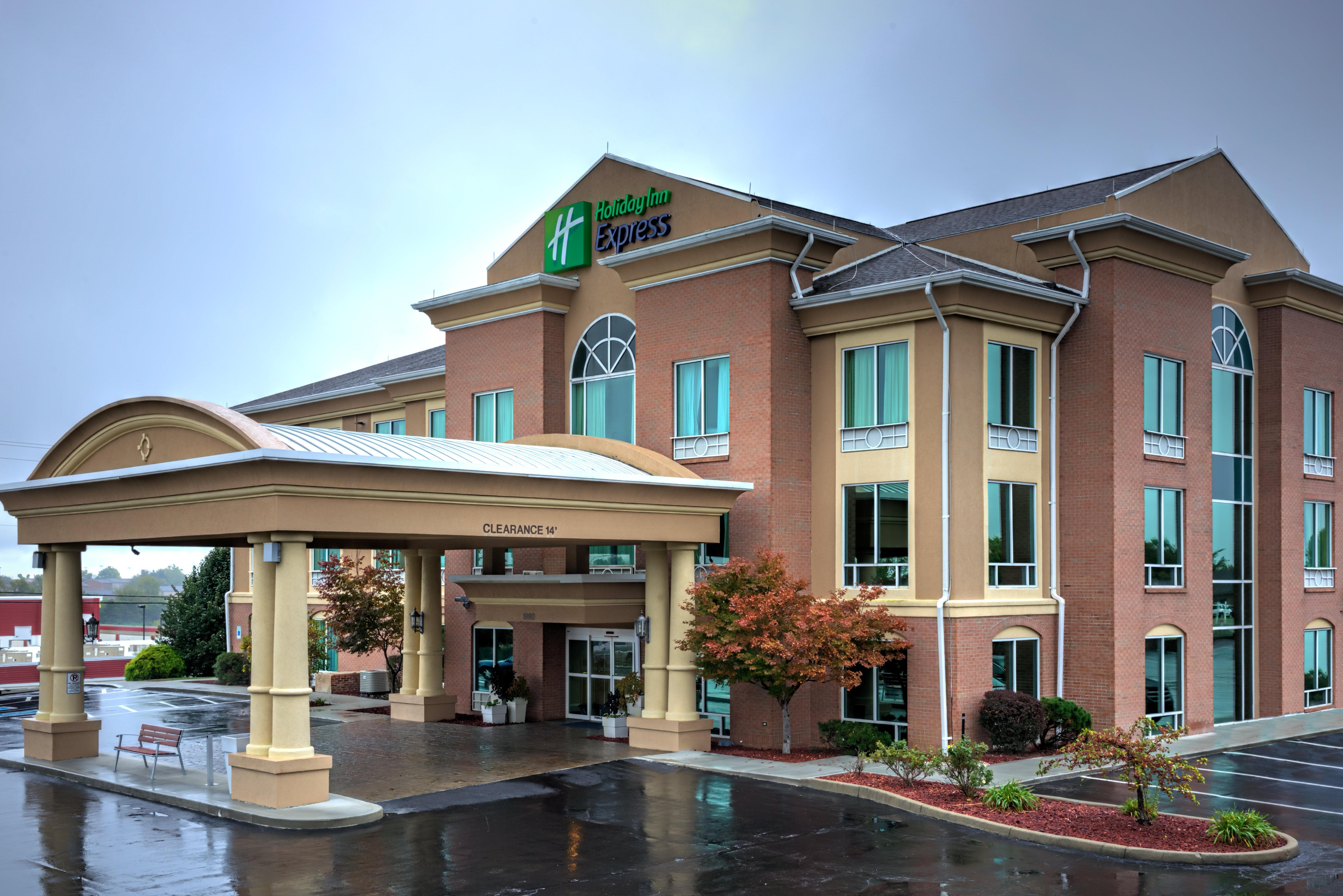 Holiday Inn Express Hotel & Suites Richmond By Ihg Exterior photo