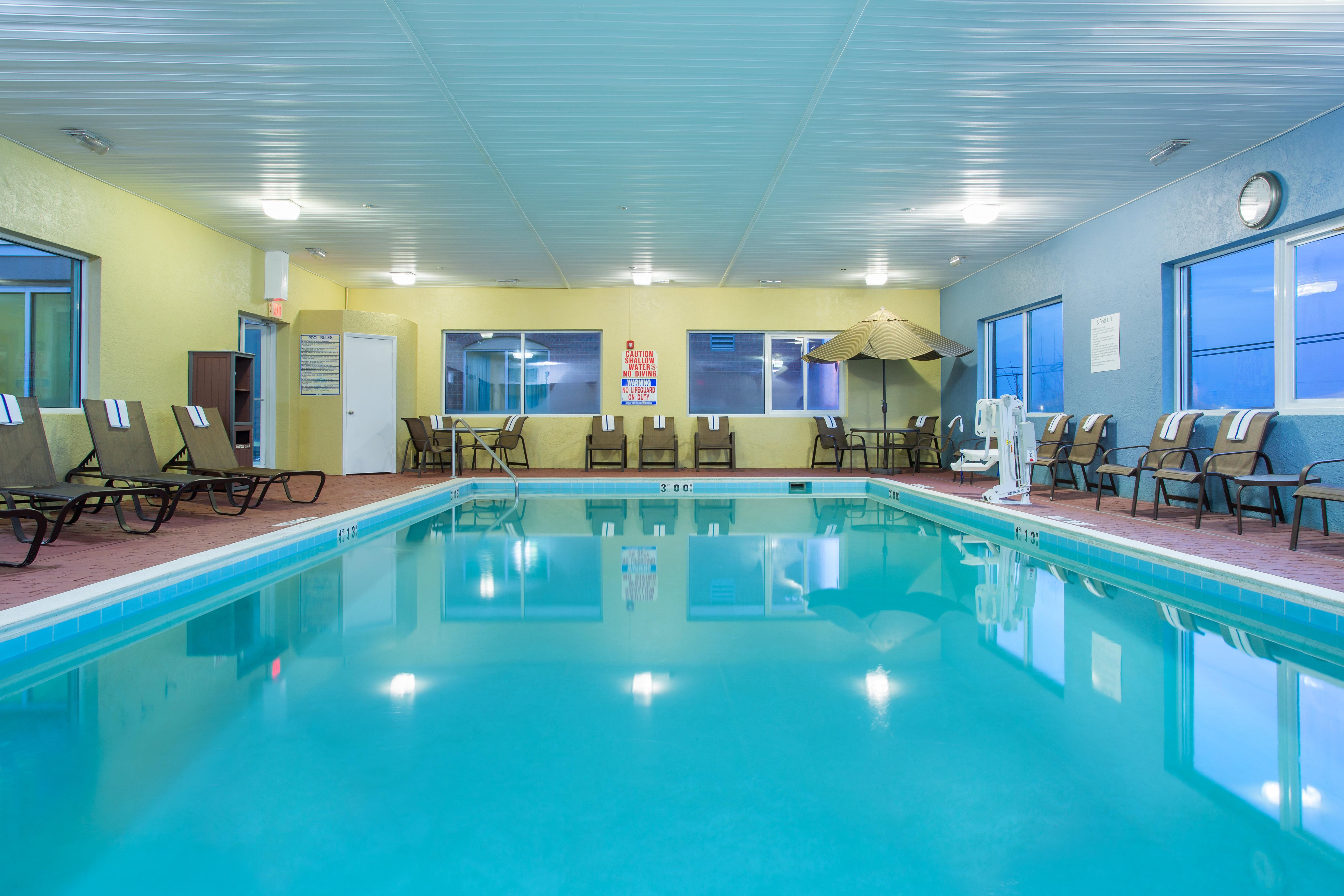 Holiday Inn Express Hotel & Suites Richmond By Ihg Exterior photo