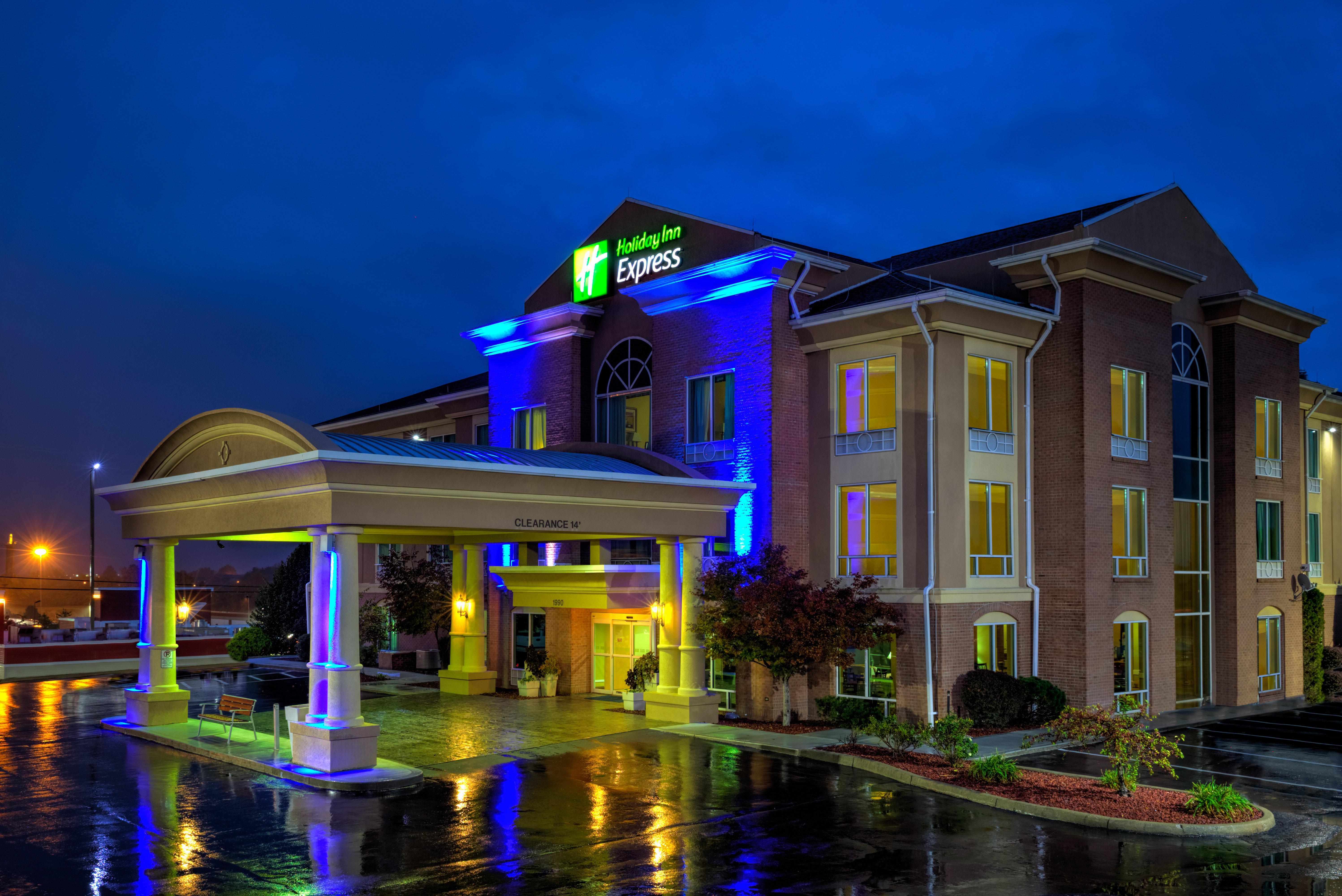 Holiday Inn Express Hotel & Suites Richmond By Ihg Exterior photo