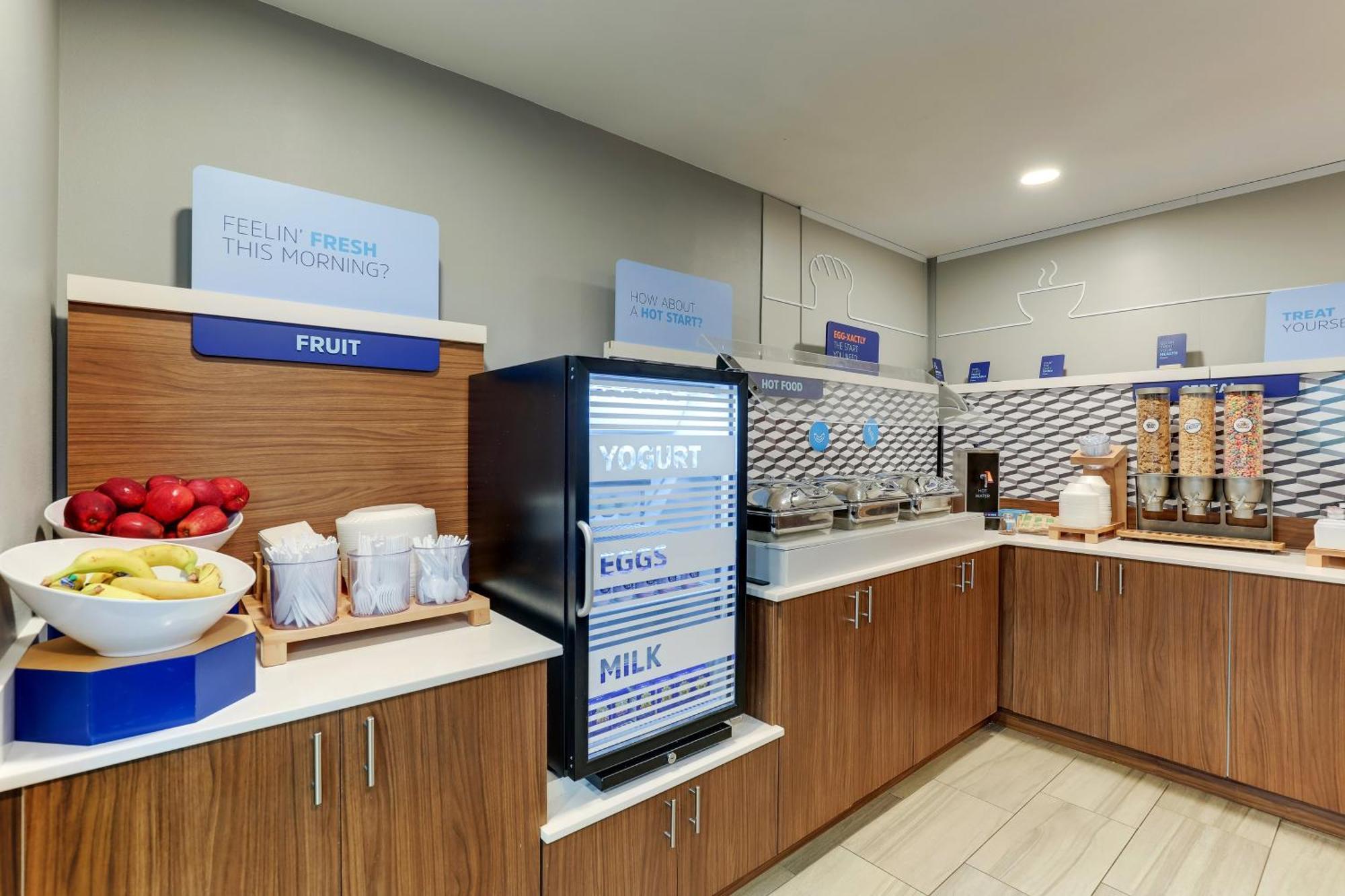 Holiday Inn Express Hotel & Suites Richmond By Ihg Exterior photo
