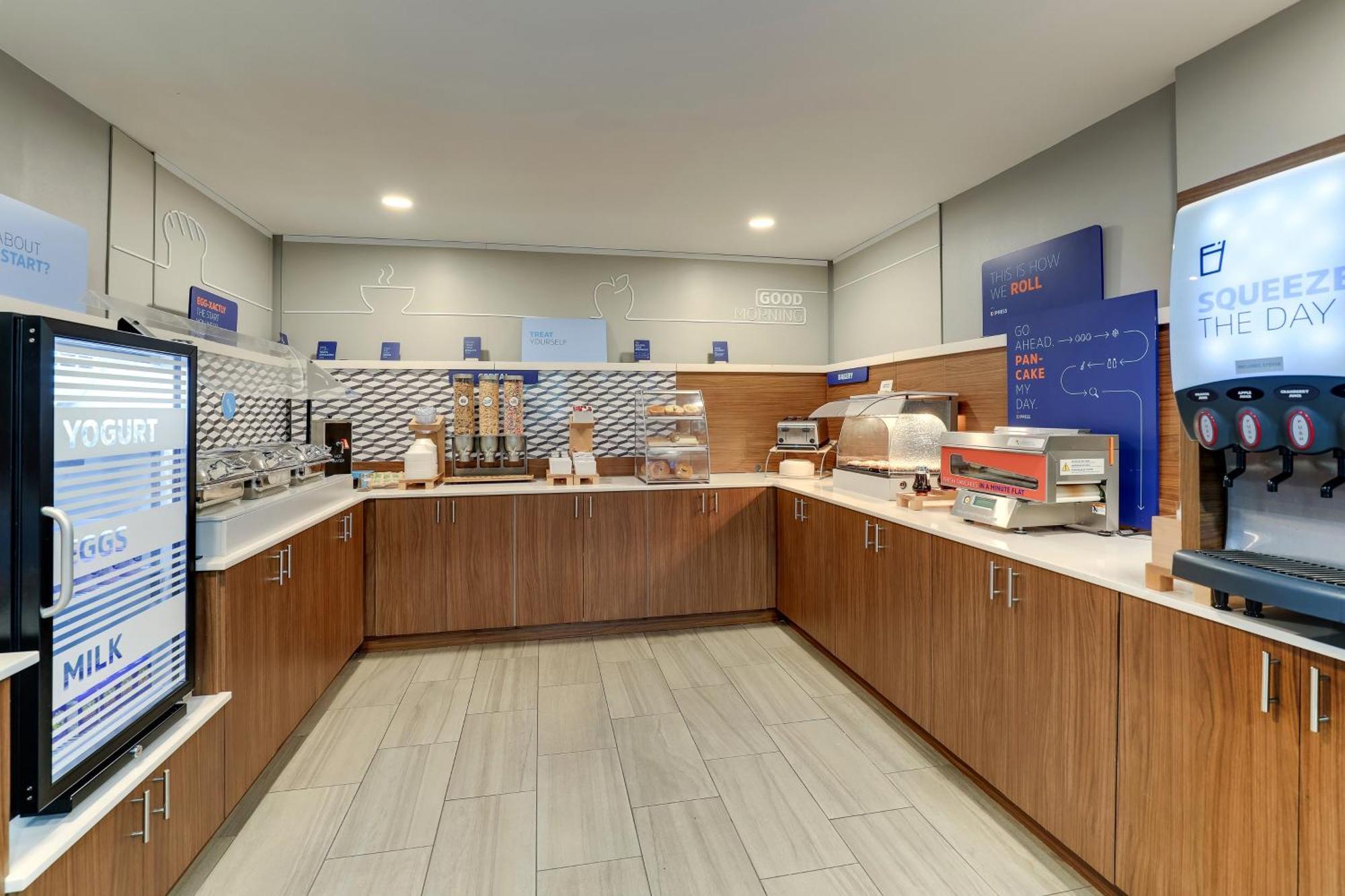 Holiday Inn Express Hotel & Suites Richmond By Ihg Exterior photo