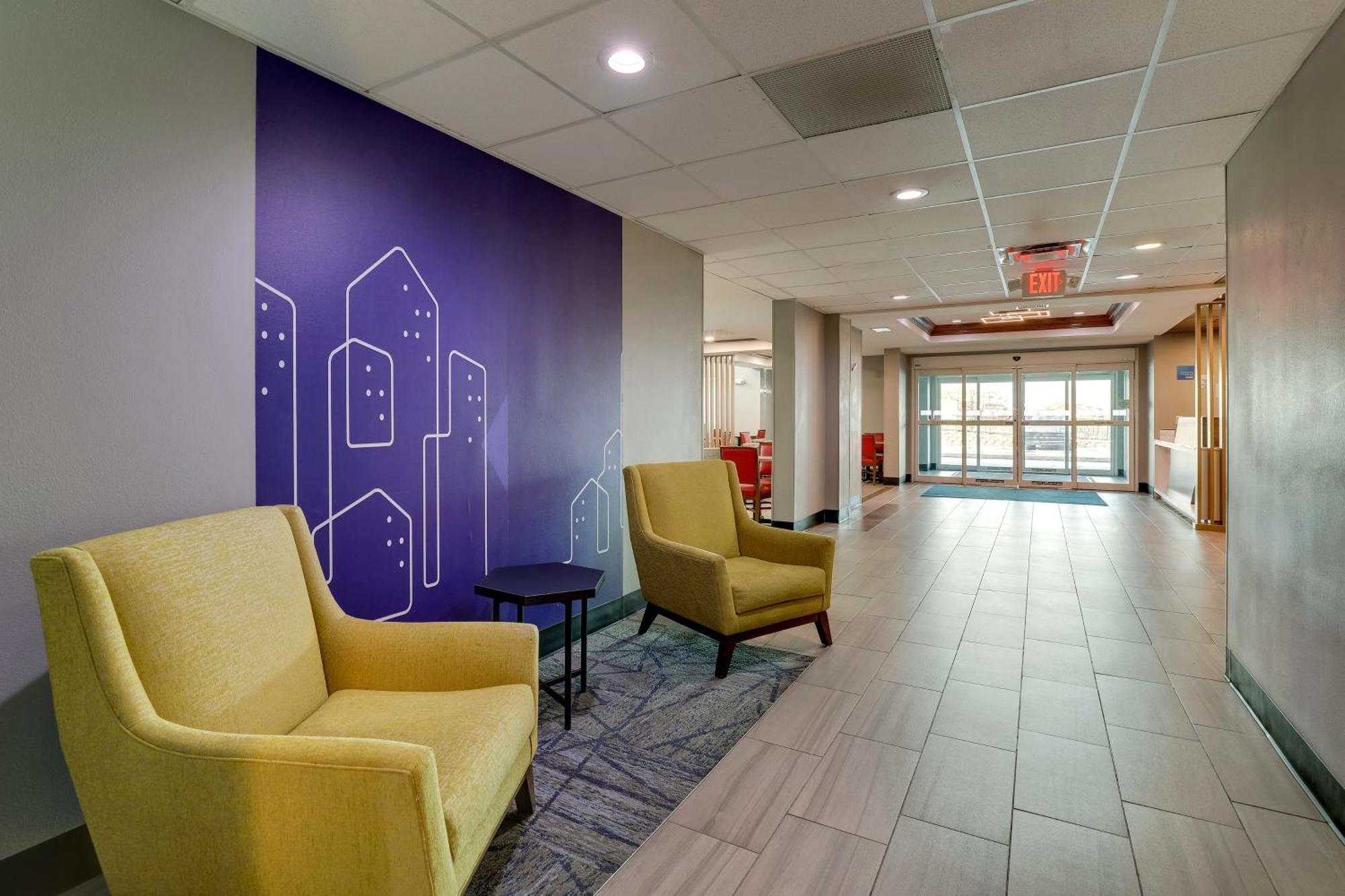 Holiday Inn Express Hotel & Suites Richmond By Ihg Exterior photo
