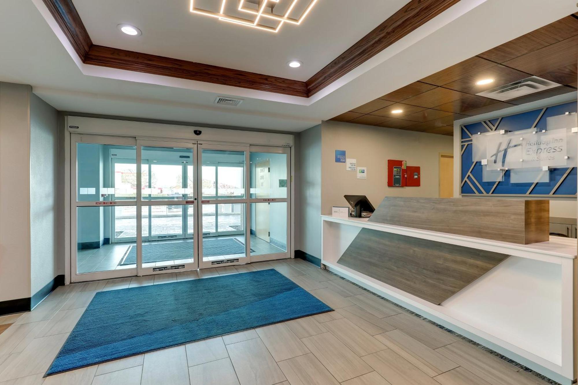 Holiday Inn Express Hotel & Suites Richmond By Ihg Exterior photo