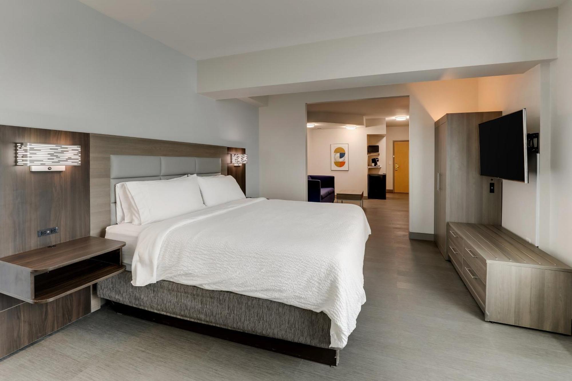 Holiday Inn Express Hotel & Suites Richmond By Ihg Exterior photo