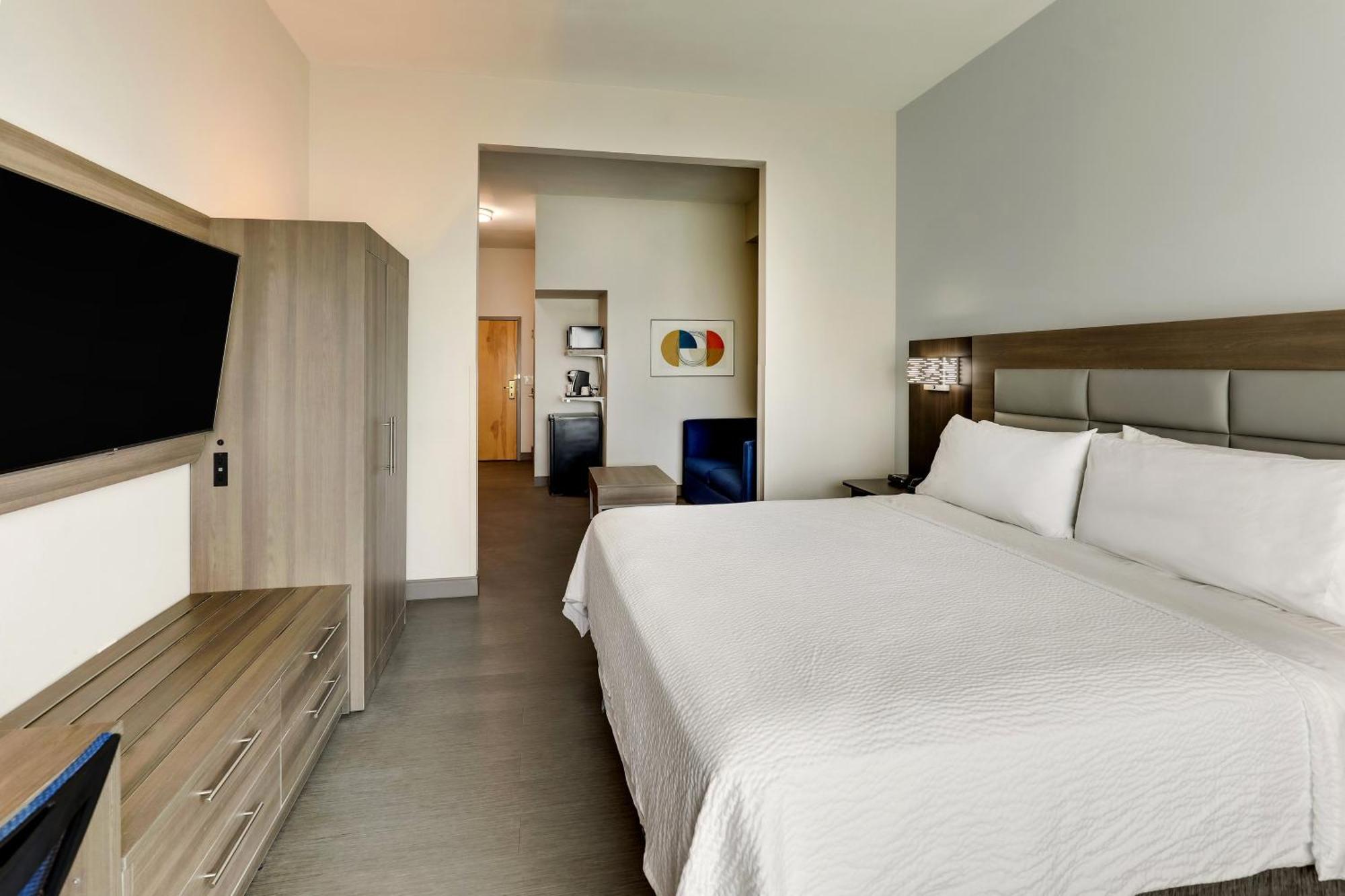 Holiday Inn Express Hotel & Suites Richmond By Ihg Exterior photo