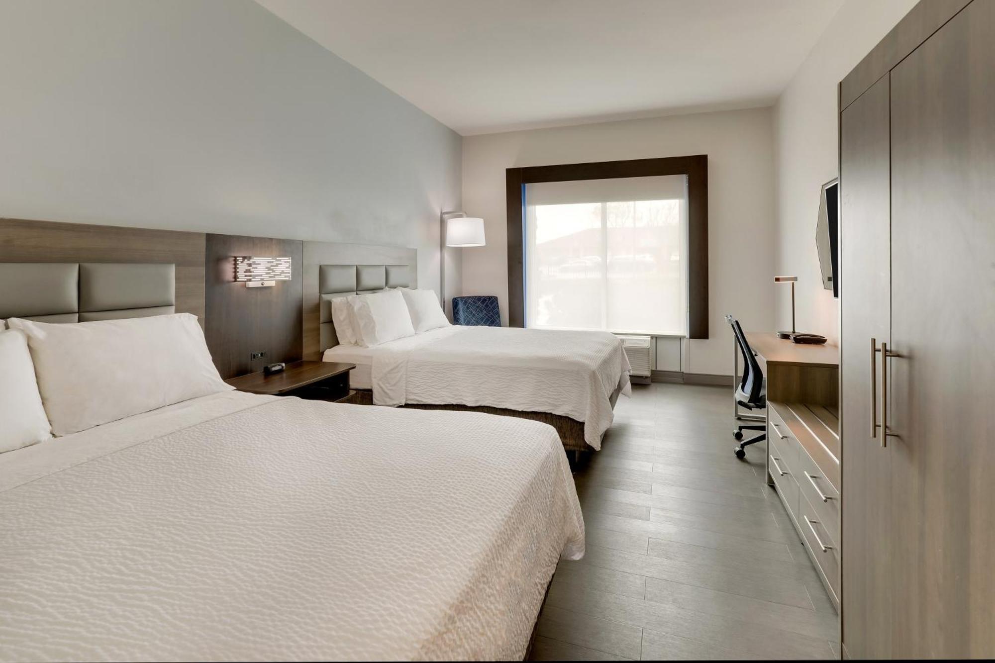 Holiday Inn Express Hotel & Suites Richmond By Ihg Exterior photo