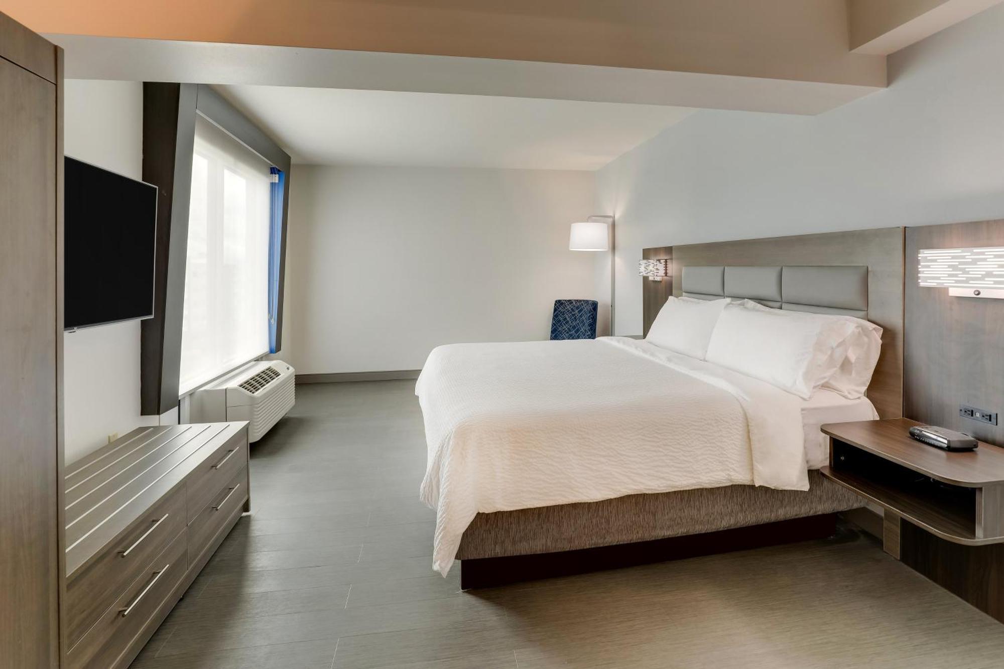 Holiday Inn Express Hotel & Suites Richmond By Ihg Exterior photo