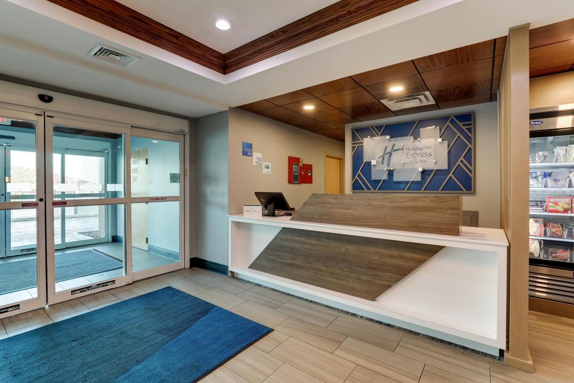 Holiday Inn Express Hotel & Suites Richmond By Ihg Exterior photo