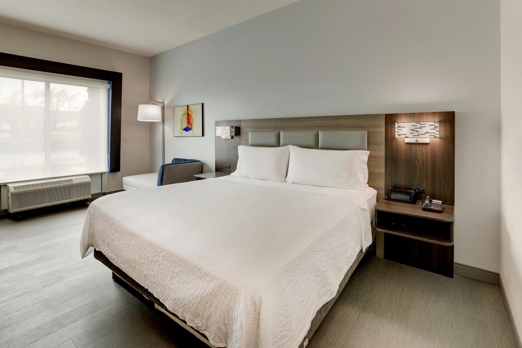 Holiday Inn Express Hotel & Suites Richmond By Ihg Exterior photo