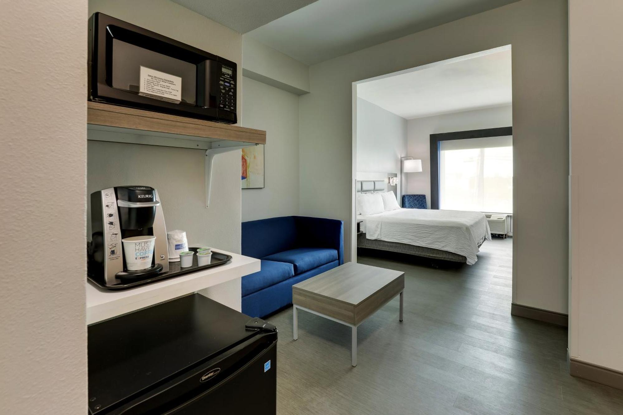 Holiday Inn Express Hotel & Suites Richmond By Ihg Exterior photo