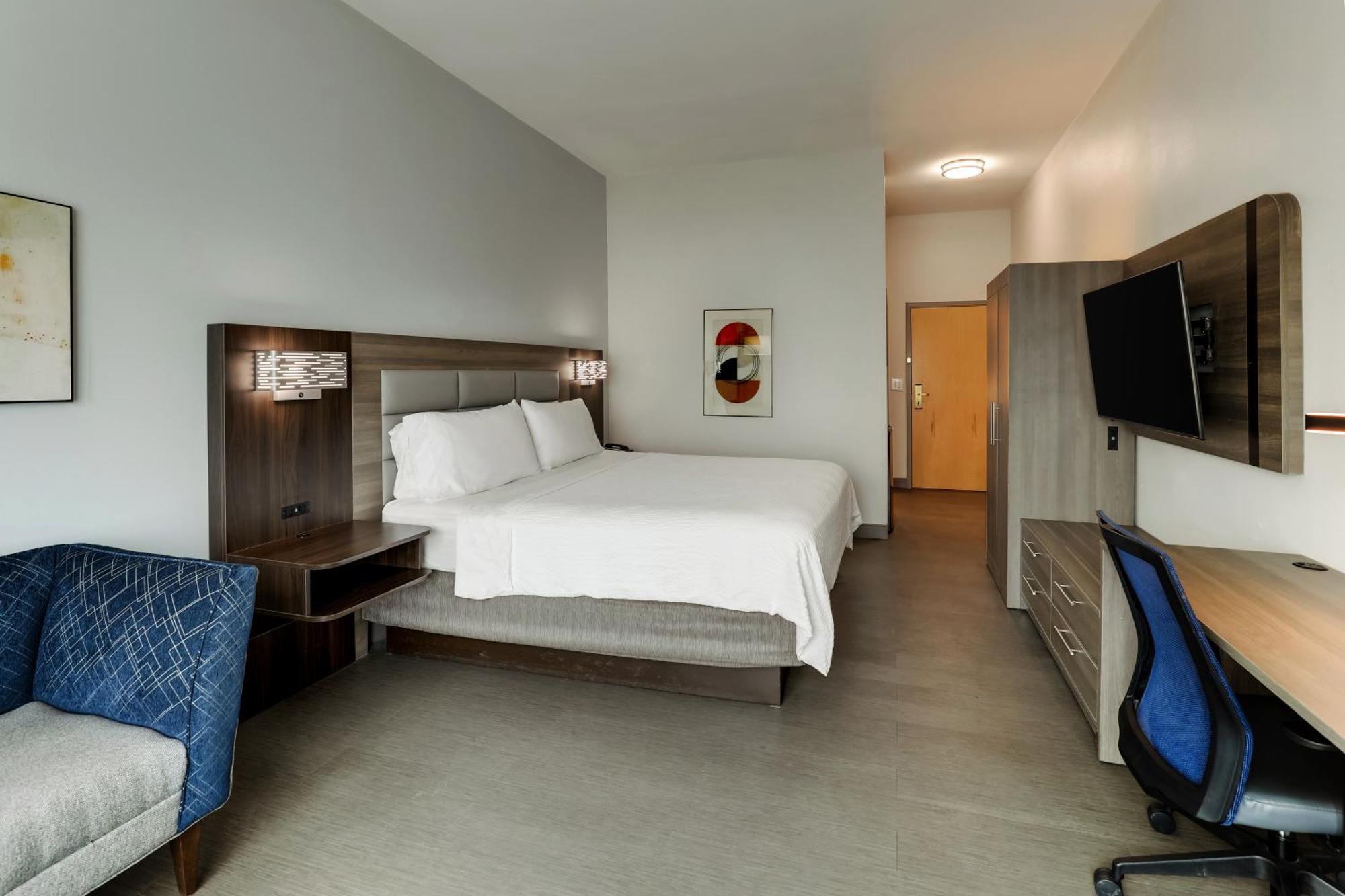 Holiday Inn Express Hotel & Suites Richmond By Ihg Exterior photo