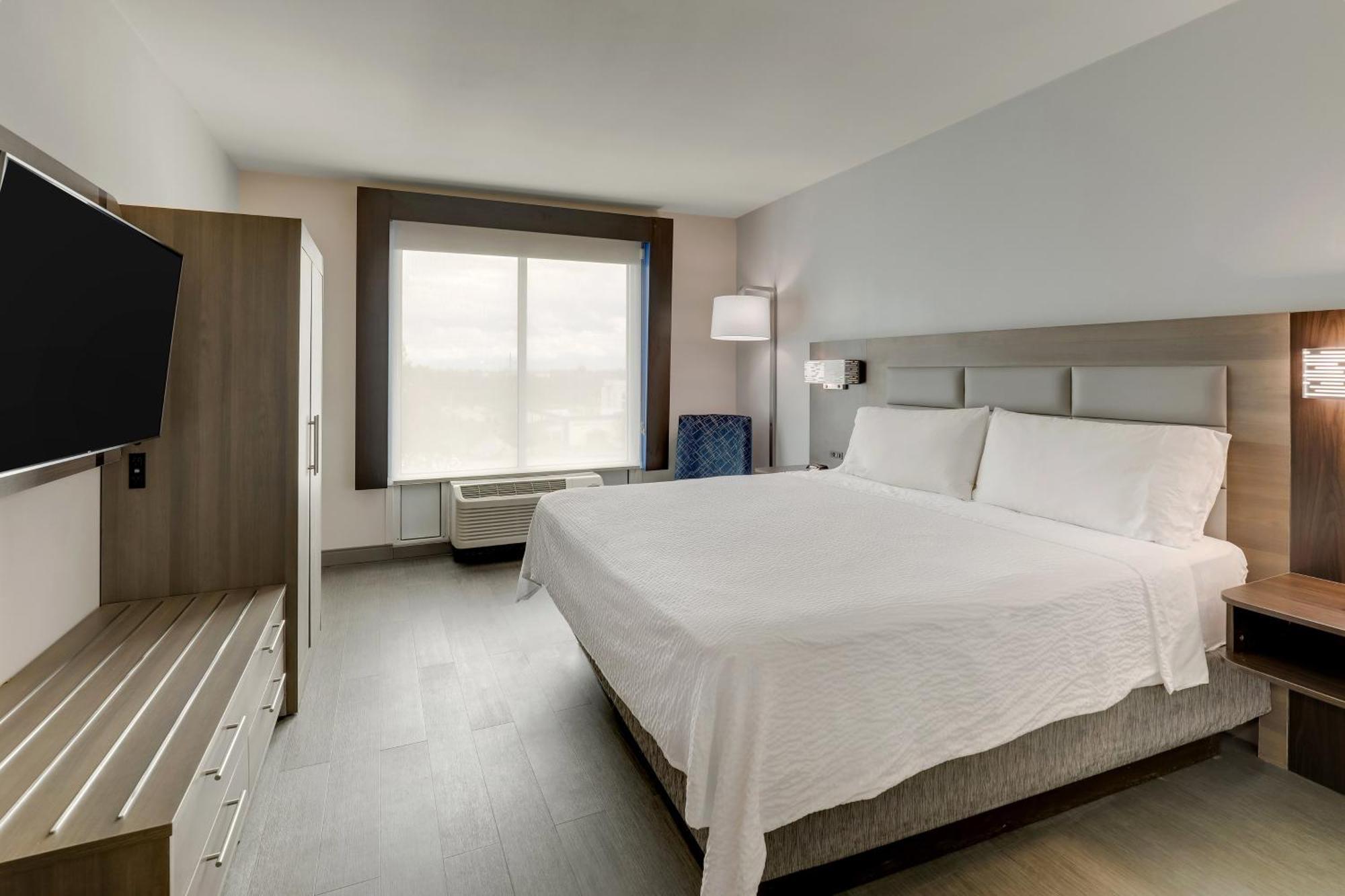 Holiday Inn Express Hotel & Suites Richmond By Ihg Exterior photo