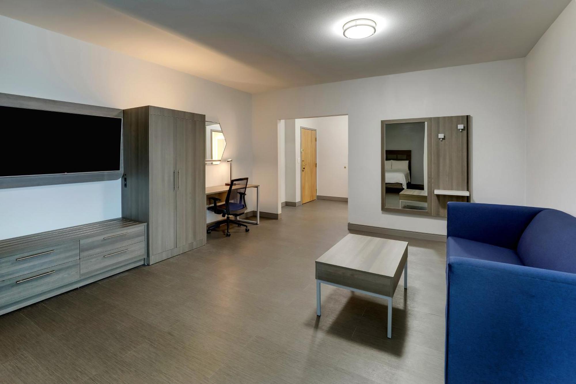 Holiday Inn Express Hotel & Suites Richmond By Ihg Exterior photo