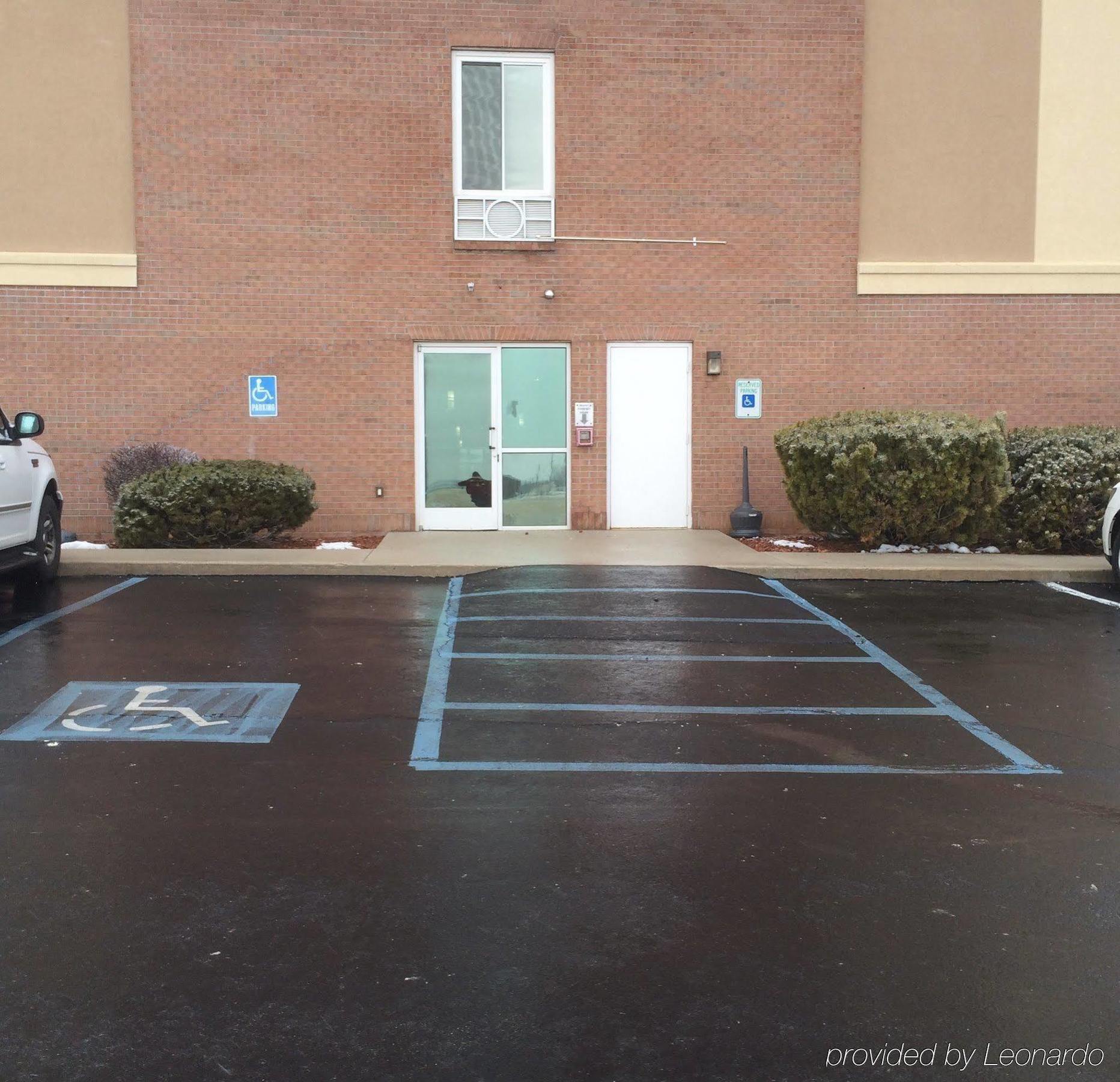 Holiday Inn Express Hotel & Suites Richmond By Ihg Exterior photo