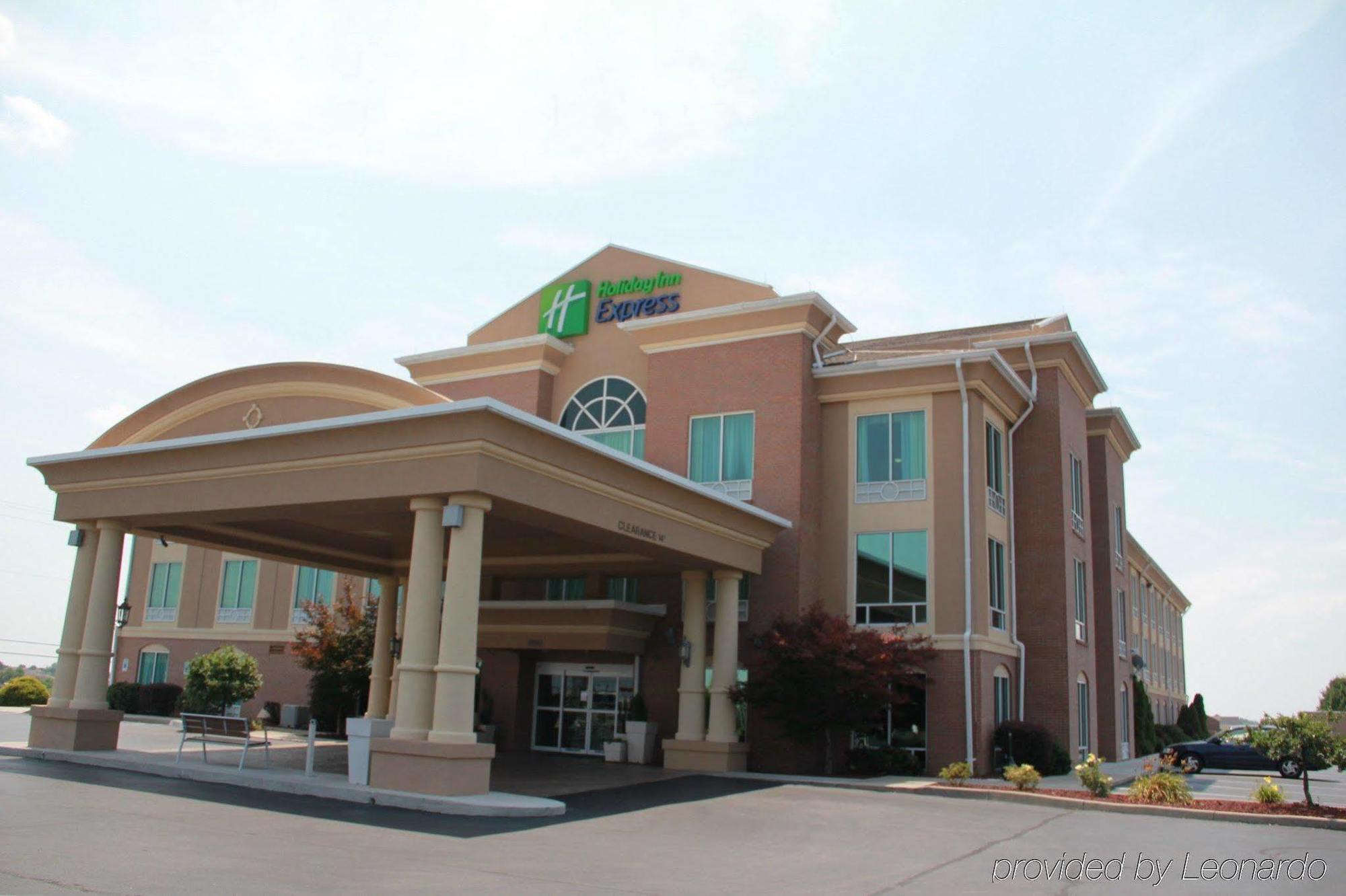 Holiday Inn Express Hotel & Suites Richmond By Ihg Exterior photo