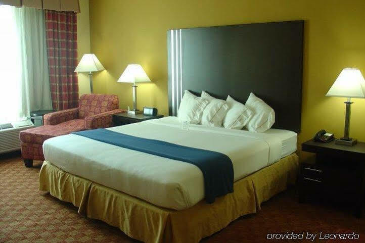 Holiday Inn Express Hotel & Suites Richmond By Ihg Exterior photo