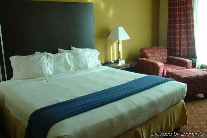 Holiday Inn Express Hotel & Suites Richmond By Ihg Exterior photo